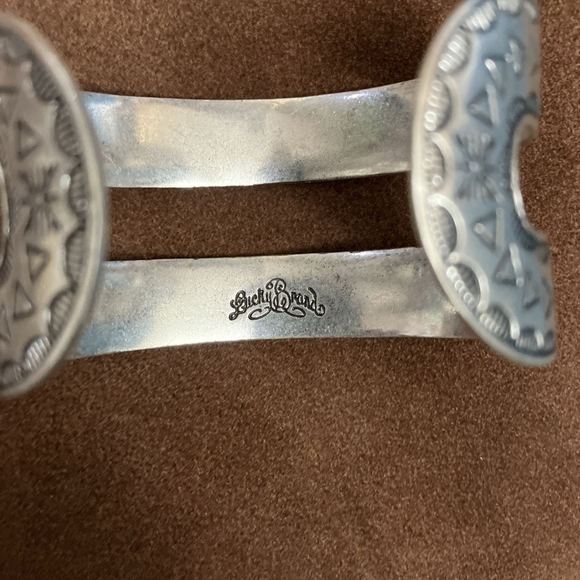 Bundle Lucky Brand crossbody cowgirl purse and Lucky Brand cuff silver bracelet - Picture 4 of 11
